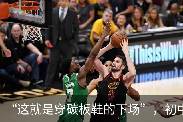 “这就是穿碳板鞋的下场”，初中男孩走路姿势给人看懵了，家长全然不知